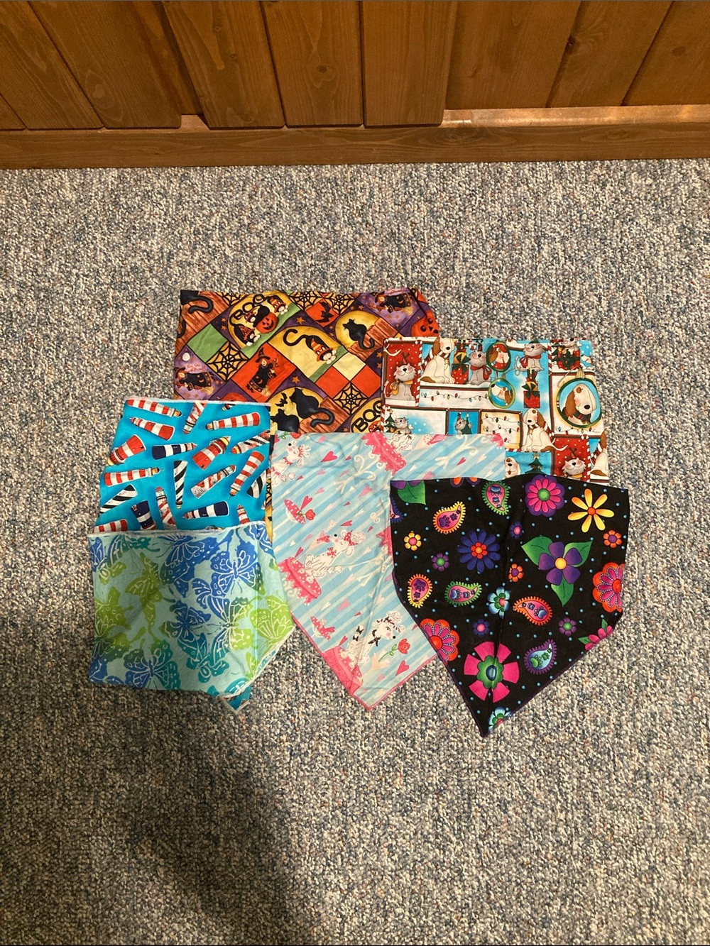 Set of 6 Large/Medium Dog Bandana/Scarf Set-NWOT